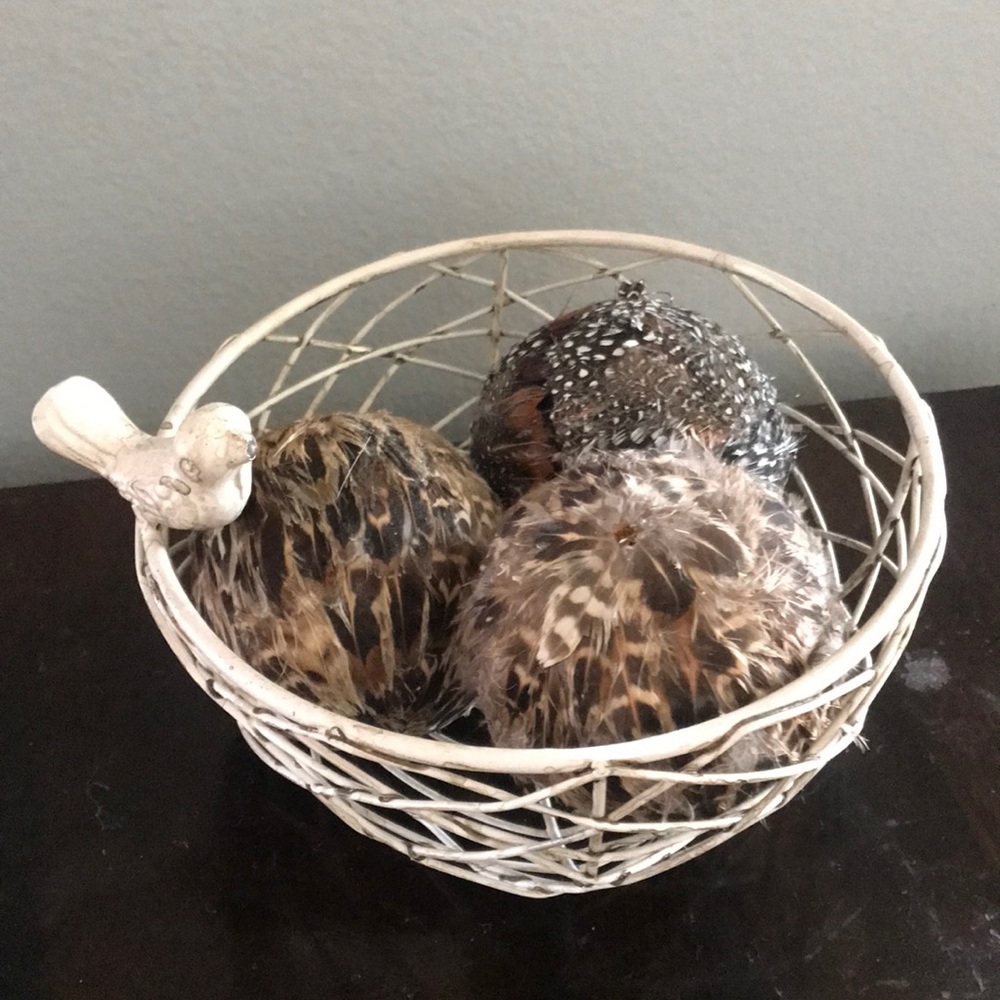 Super cute birds nest with perching bird and feathered balls in wire basket!